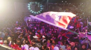 Los candidatos realizaron concentraciones masivas convocando a votantes entre música y baile.