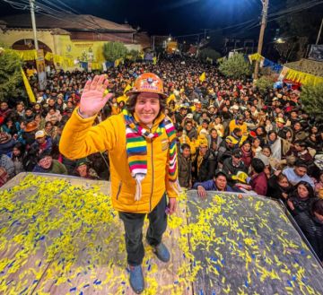 Los candidatos realizaron concentraciones masivas convocando a votantes entre música y baile.