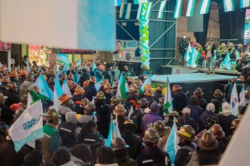 Los candidatos realizaron concentraciones masivas convocando a votantes entre música y baile.