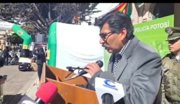 Alcalde entrega equipos a la Policía de Potosí 