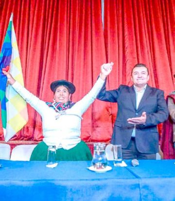 Rosa Huanca va como vice