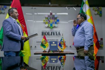 El Ministro de Hidrocarburos posesiona a un nuevo Presidente Ejecutivo de YLB