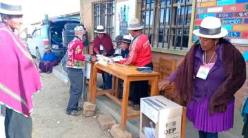Los pobladores del área rural emitieron su voto en las diferentes mesas.