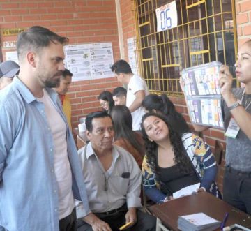 Eduardo Del Castillo increpado en Santa Cruz