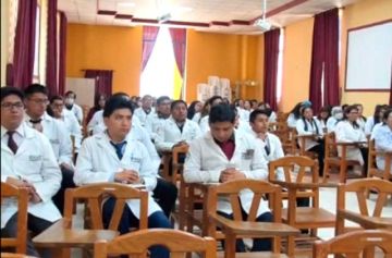 Reconocen a residentes médicos del Hospital Bracamonte