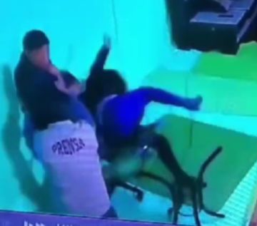 Oruro: Desconocido irrumpe en estudio de Tv y golpea a una periodista