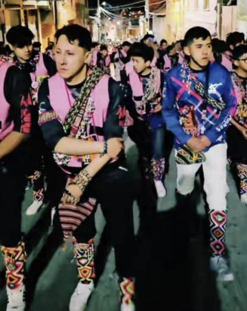 La Fraternidad Cultural Tinkuy Tolckas de la Zona Huachacalla pasaba por la avenida Sevilla.