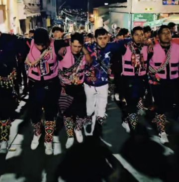 Derrumbe de graderías en la entrada de Ch’utillos deja heridos y obliga a suspender la festividad