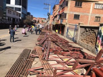 Retraso en armado de graderías apunta a la Alcaldía como responsable del accidente en el trayecto de Ch’utillos
