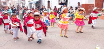 La alegría de  niños en  Mini Ch'utillos revitaliza la fiesta de San Bartolomé