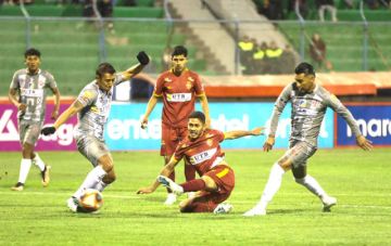 Independiente escapa del fondo en un partido singular