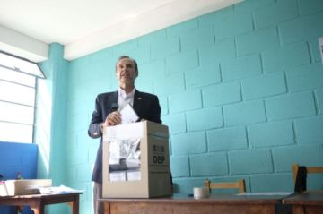 Tuto ve “pedido antidemocrático”: La propuesta de Paz es que lo coronemos