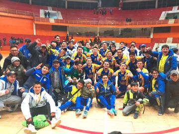 El plantel completo de Proyecto Redag, de El Alto.