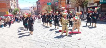 Ch'utillos del Bicentenario mostró el rojo, amarillo y verde en las fraternidades