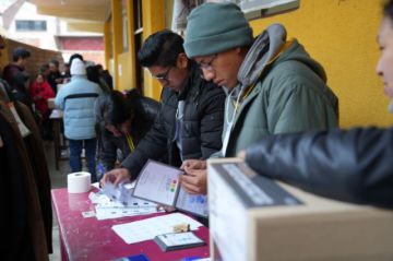 Gobierno desembolsa recursos al TSE para la segunda vuelta entre Paz y Quiroga