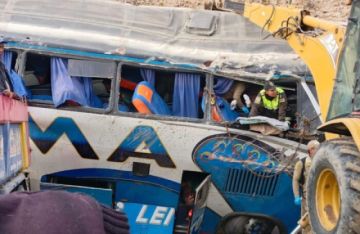 Reportan que hay 22 heridos en accidente en la carretera Potosí-Oruro donde fallecieron dos personas