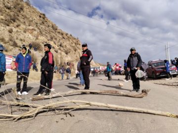 URGENTE  Mineros inician bloqueo del camino Potosí - Sucre