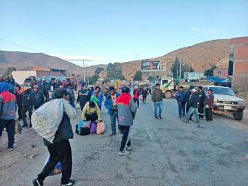 Levantan bloqueo en la carretera Potosí-Sucre
