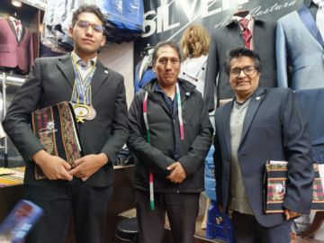 Oscar Azurduy recibió un reconocimiento privado por su triunfo en matemáticas