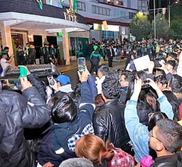 “Banderazo” boliviano para motivar a la selección