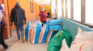 Alcaldía entrega arroz, harina y avena para elaborar el desayuno escolar