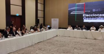 Candidatos del PDC y de la Alianza Libre asisten a encuentro convocado por el TSE en Santa Cruz