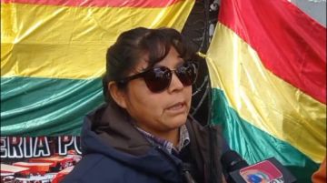 Comerciantes bloquean el edificio de la Alcaldía de Potosí contra los informales