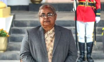 Nepal pone fin al vacío de poder con una histórica jura de su nueva primera ministra