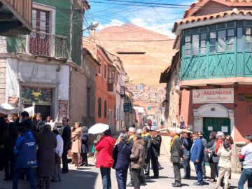 Celebran al Señor de la Vera Cruz con misas y fe