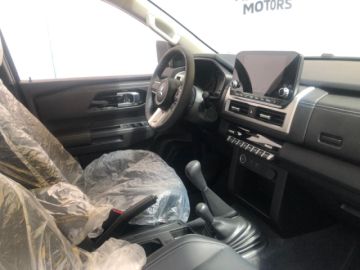 Vehículos nuevos están disponibles en SAS Motors.