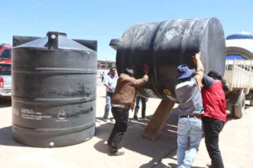 Gobernación entrega tanques, politubos y cemento a distritos afectados