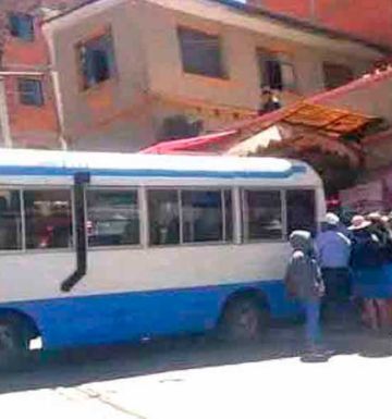 Sucre: Muere una joven embestida por un micro lleno de pasajeros 