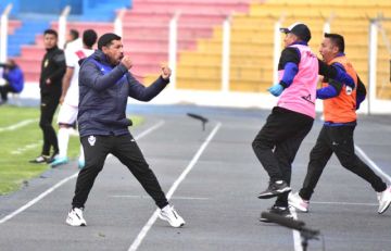 El técnico Walter Flores debutó con una victoria.