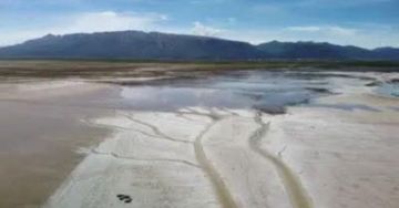 El lago Poopó, segundo más grande de Bolivia, queda vacío ante crisis hídrica