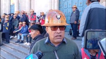 Cooperativistas mineros marchan exigiendo áreas de trabajo para salir del Cerro Rico