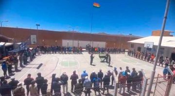 Internos de Uyuni entregan báculos, contenedores y casas para mascotas