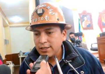 Gobernador anuncia cambio de directores de hospitales