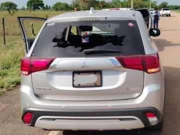 Denuncian ataque de avasalladores a cívicos y “secuestro” del gobernador Camacho