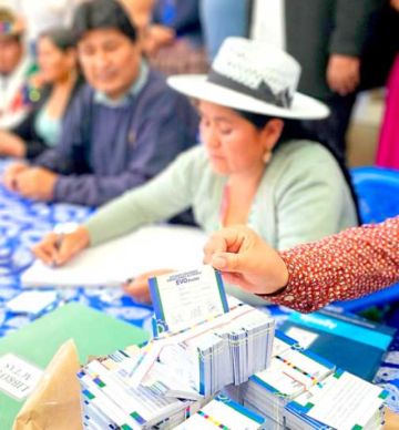Órgano Electoral observa trámite de Evo Pueblo