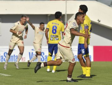 La “U” sale del fondo con una goleada sobre ABB
