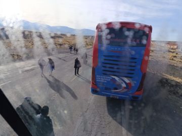 Vehículos bloqueados toman rutas alternas ante bloqueo en Ventilla