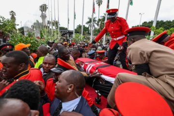 Kenia recibe el cuerpo de Raila Odinga entre emoción de multitudes y caos en Nairobi