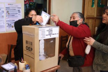 Las mesas electorales comienzan a cerrar luego de ocho horas de votación en Bolivia
