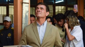 Paz dice que consultó con comunidades y ciudades sobre retomar relaciones con EEUU