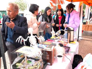 FIC: Encuentro literario "Páginas de Libertad" reunió a autores y amantes de la lectura