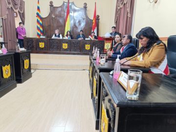 Acto por el bicentenario se realiza con el quórum mínimo de concejales