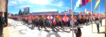 Autoridades y estudiantes le rindieron homenaje a la bandera