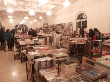 Son los últimos días de la feria del libro en el salón de exposiciones IV Centenario