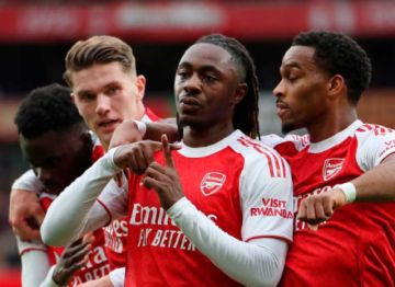 Arsenal gana y se consolida  como líder de la Premier