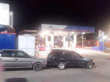 Vecinos y choferes se enfrentan por falta de carburantes en Potosí